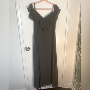 Gray Floor Length Formal Dress Size 16